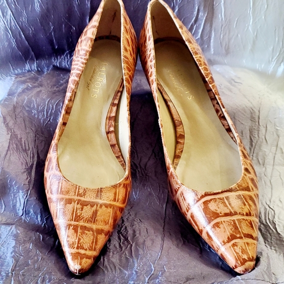 Talbots heels - Picture 3 of 7